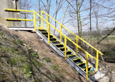 Réalisation d'un escalier en caillebotis polyester